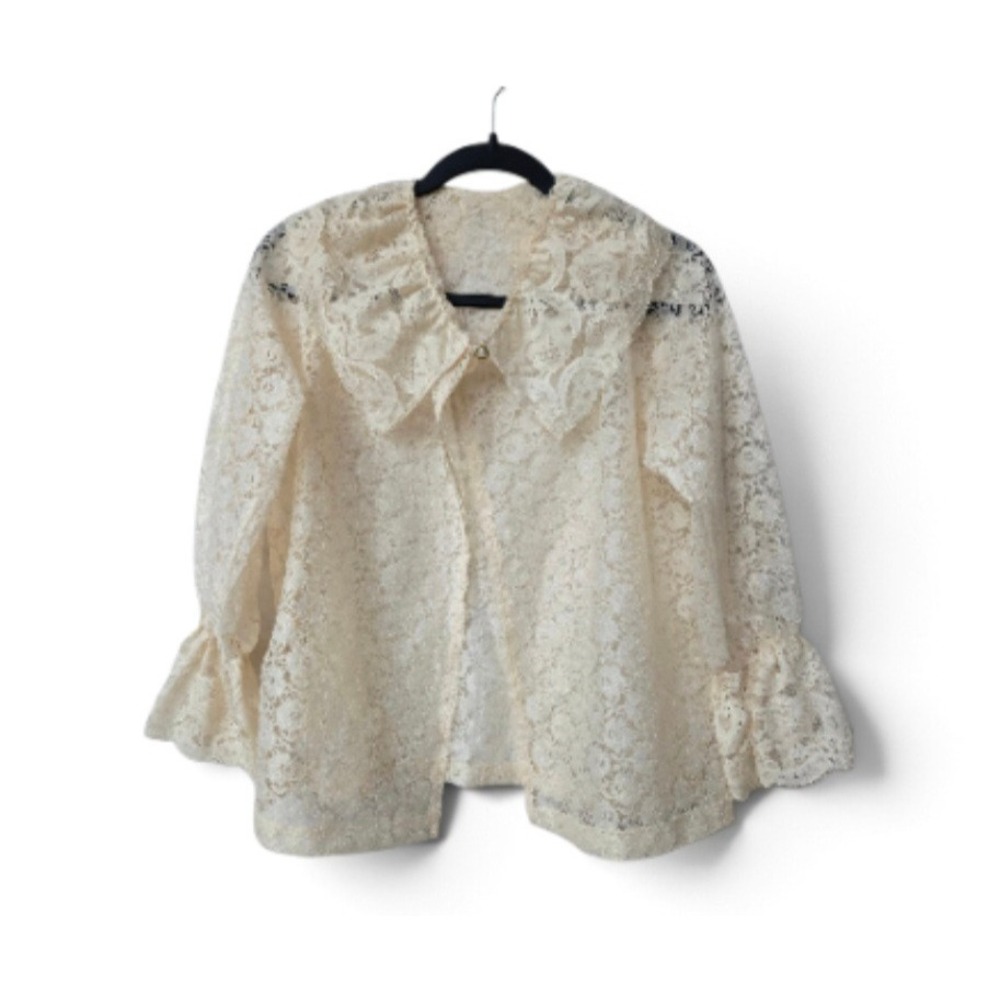 Vintage Style Cream Floral Lace Blouse Oversized Collar Pearl Heart Button Top